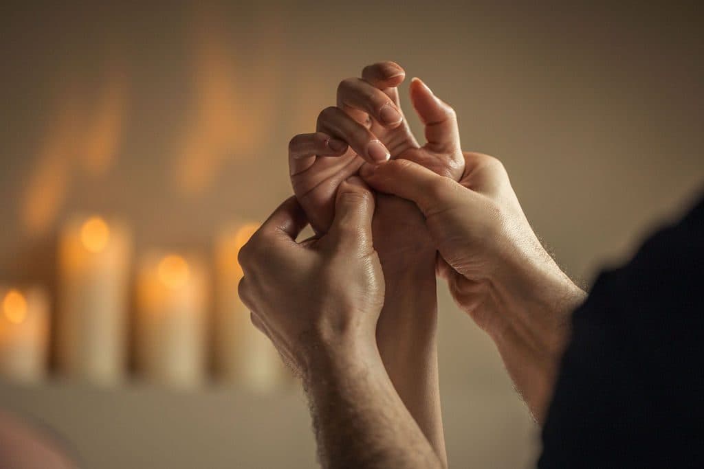 massage des mains