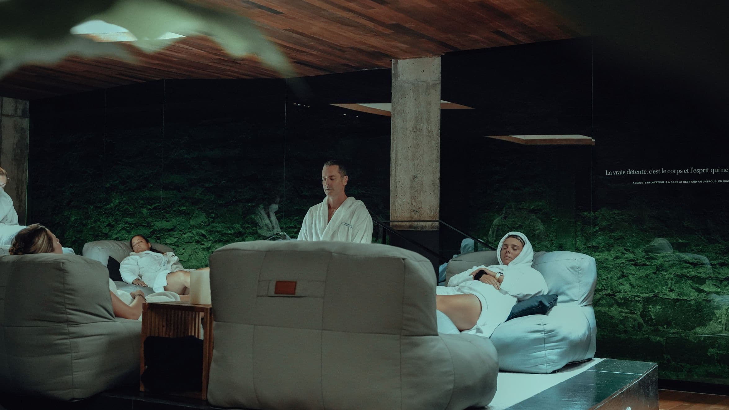 A group relaxing during a guided thermotherapy session at Scandinave Spa Vieux-Montréal.